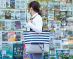 BOLSA CON DISEÑO FRANJAS MARGIN A2589 AZUL MARINO (Poliester 600 D) - Imagen 2