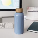ANF 075 AP - CILINDRO LEMN AZUL PASTEL SÓLIDO (AZUL PASTEL / PLASTICO / BAMBU) - Imagen 4