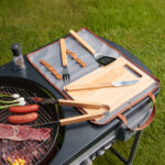 BBQ 018 G - SET DE BBQ MOLT (GRIS / ACERO INOXIDABLE Y MADERA CAUCHO UTENSILIOS / POLIESTER ESTUCHE) - Imagen 5