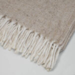 COB 007 BE - FRAZADA LUNA BEIGE (BEIGE / LANA / POLIESTER) - Imagen 2
