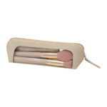 DAM 066 BE - SET DE BROCHAS ROMINA BEIGE (BEIGE / CURPIEL Y PVC ESTUCHE / MADERA, ALUMINIO Y NAILON BROCHAS / POLIESTER TOALLA / LATEX ESPONJA)