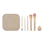 DAM 066 BE - SET DE BROCHAS ROMINA BEIGE (BEIGE / CURPIEL Y PVC ESTUCHE / MADERA, ALUMINIO Y NAILON BROCHAS / POLIESTER TOALLA / LATEX ESPONJA) - Imagen 4