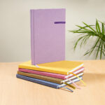 HL 9048 M - LIBRETA BLID MORADO (MORADO / POLIESTER SUAVE AL TACTO (PIEL DE DURAZNO) / CARTONCILLO RIGIDO / PAPEL) - Imagen 3