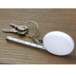 PRO 002 B - LLAVERO FLEXÓMETRO GISORS BLANCO (BLANCO / PLASTICO) - Imagen 2