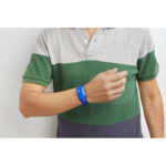 SLD 061 A - PULSERA GEL SANITIZANTE SHANI AZUL (AZUL / PLASTICO) - Imagen 5
