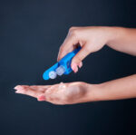 SLD 065 A - PULSERA CON GEL SANITIZANTE MILE AZUL (AZUL / PLASTICO / SILICON) - Imagen 3